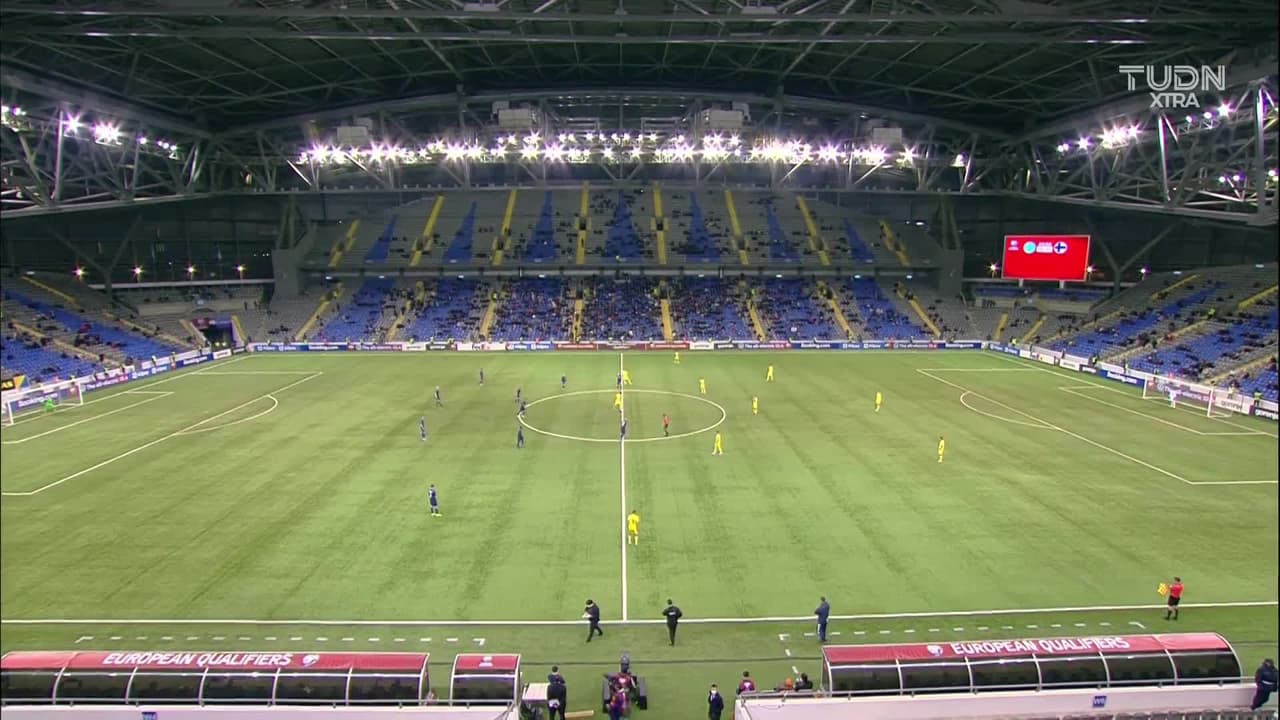 Arranca el partido y la pelota está en juego.