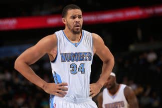 El jugador de Denver salió muy besucón.