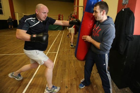 "Cuando llegamos a un acuerdo con el organizador para hacer el combate, no sabía si era totalmente en serio, como todo pacto que se hace en un pub", contó el prelado a la AFP.