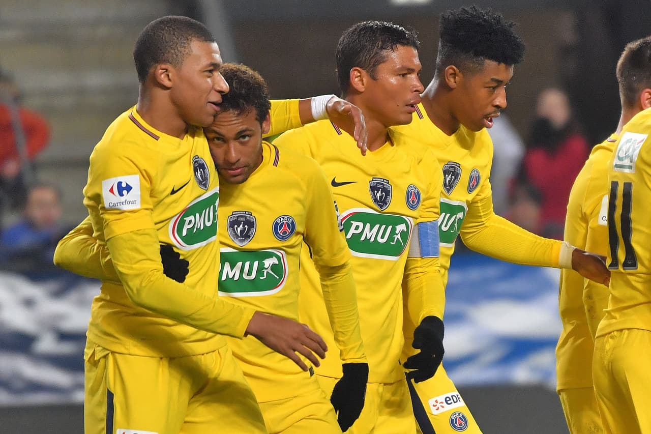 Una buena jugada por derecha entre Neymar y Di María, que centró a Mbappé y este le cedió de nuevo el balón al brasileño para definir de primera y con el portero casi vencido.