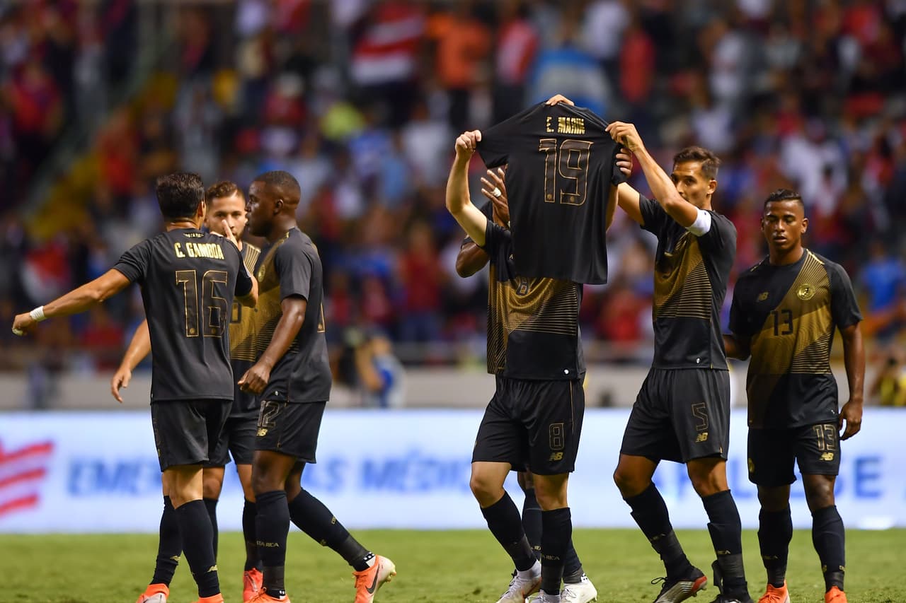 Apenas a los siete minutos el capitán Brayan Oviedo abrió el marcador, gol que fue dedicado a la salud del futbolista Erick Marín, por su pronta recuperación.