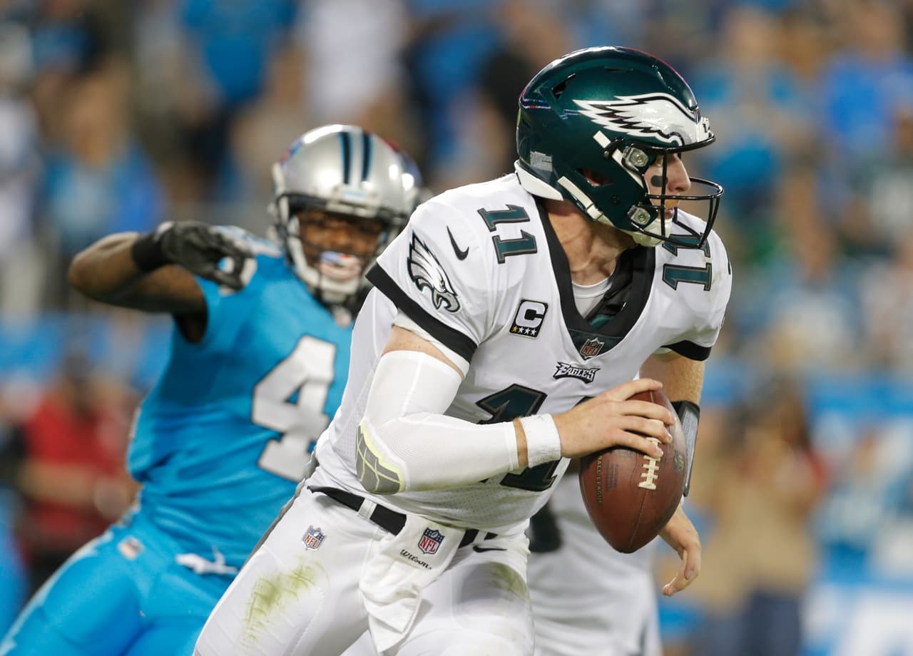 En cambio, Carson Wentz siguió en plan grande liderando a los Eagles con 222 yardas y tres pases de anotación en la cancha de las Panteras, para colocar a su equipo en la cima de la NFC Este con récord de 5-1.