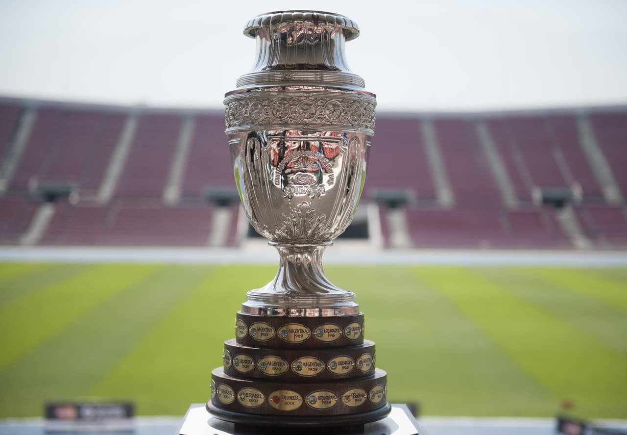 El torneo de selecciones más longevo del planeta se disputará en pleno invierno austral, del 11 de junio al 4 de julio, aunque el frío no será un obstáculo para que los hinchas sudamericanos abarroten unos estadios que se han acicalado especialmente para la ocasión.