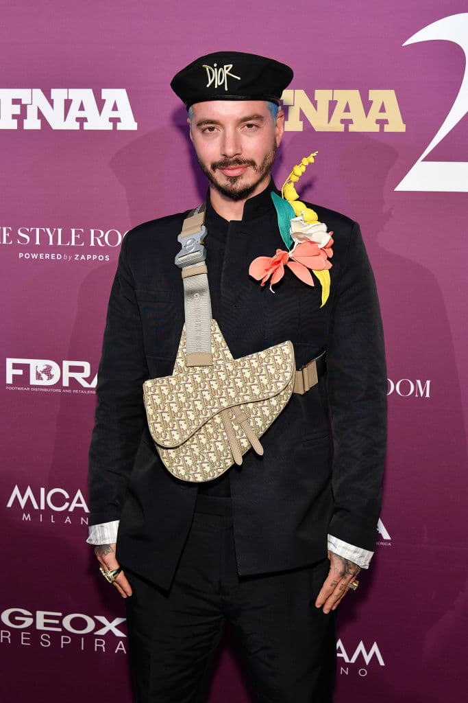 Entres sus canciones más famosas destacan récords como, Mi gente de 2017, Ritmo de 2020, Ginza del 2014, X en el 2018 y Ay vamos en 2014.
<br>