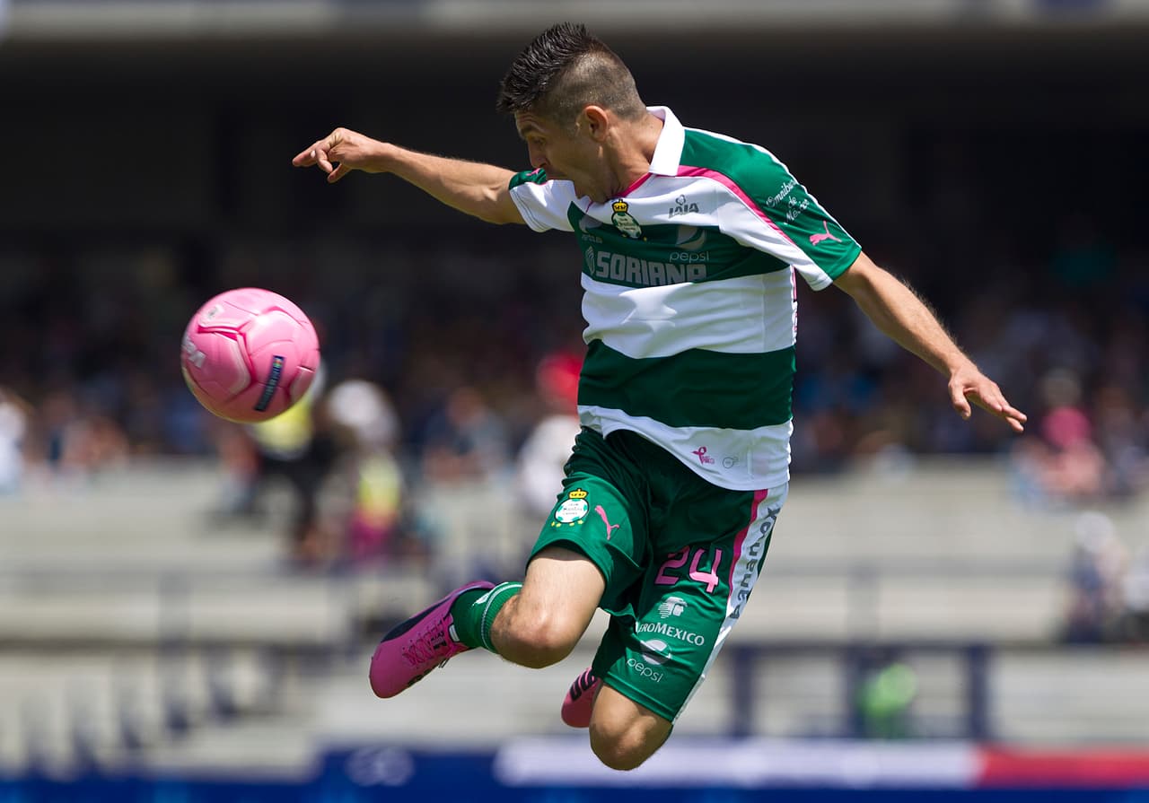 Oribe Peralta despuntó con Santos Laguna en 2010 y cuatro años con el club anotó 87 goles y fue campeón en 2012. En 2013, fue elegido el Mejor Jugador de la Concacaf.