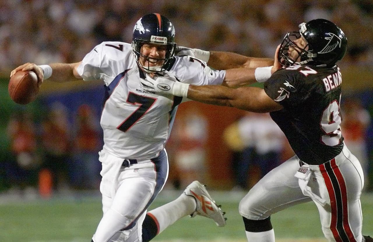 Super Bowl XXXIII (Denver Broncos 34-19 Atlanta Falcons) | Se jugó en el Pro Player Stadium en Miami. MVP: John Elway (QB Denver). Costo del comercial de 30 segundos: 1.6 milllones por Fox.
