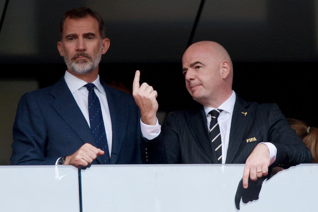 El rey Felipe de España estuvo junto a presidente de FIFA, Gianni Infantino, en el estadio de Luzhniki en Moscú.
