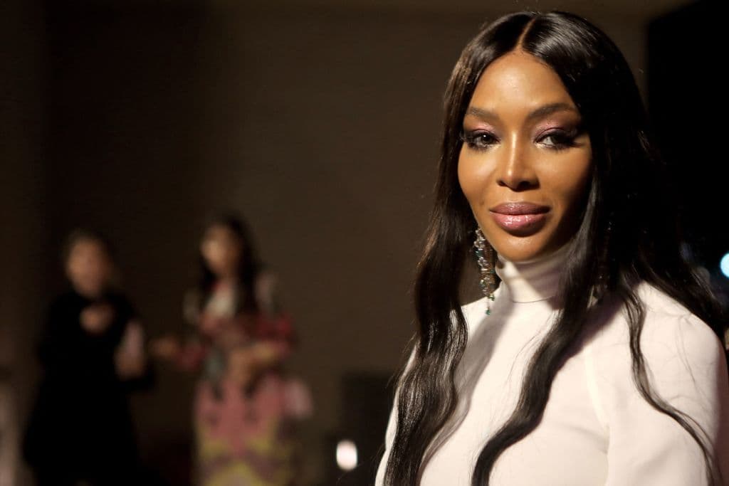 Dentro de las páginas de la revista, Campbell habló sobre cómo la maternidad la ha cambiado.