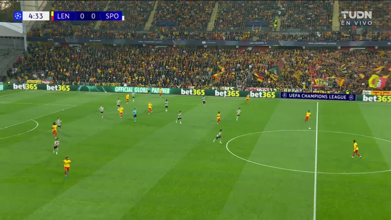 ¡TIRO ATAJADO! disparo por Florian Thauvin.