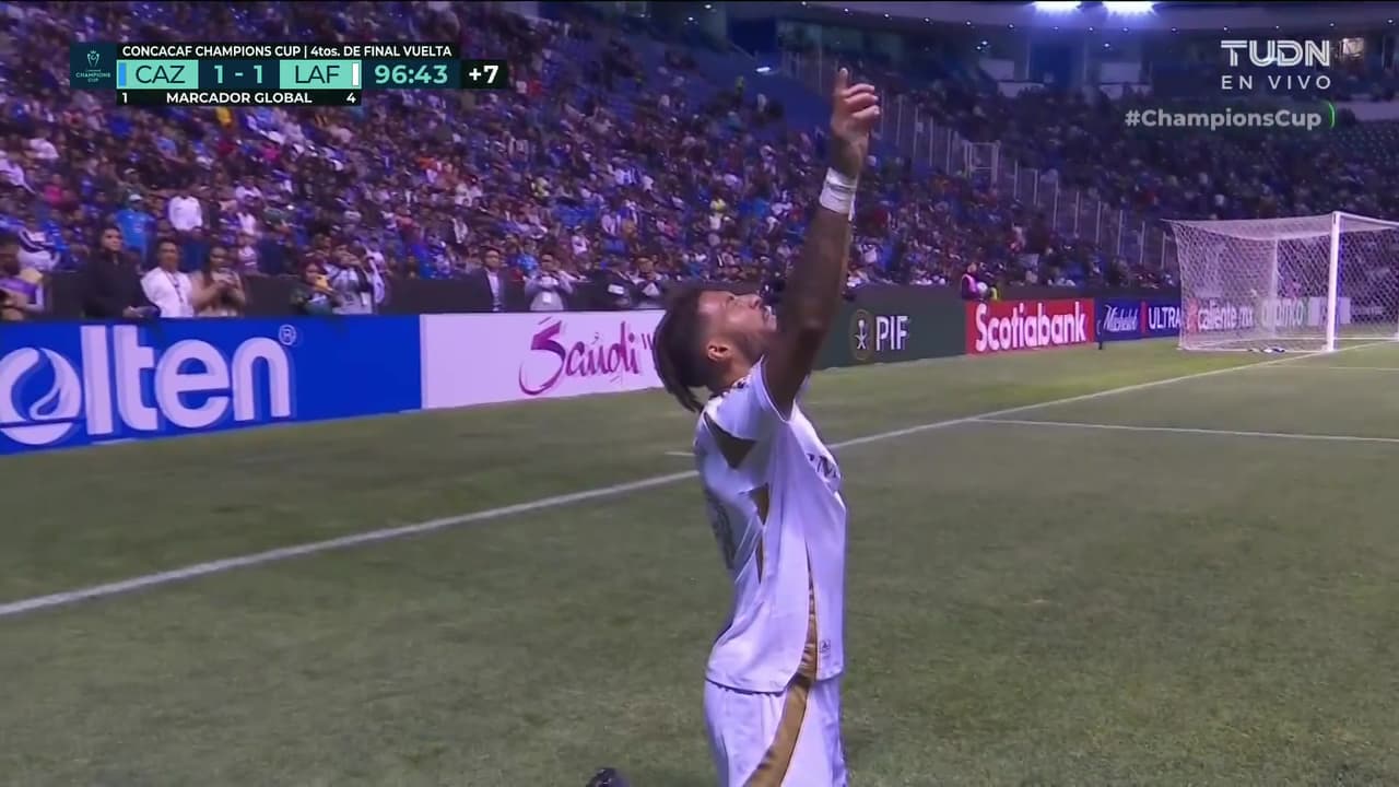 ¡Gol del LAFC! Desde el punto penal Bouanga sentencia la eliminatoria