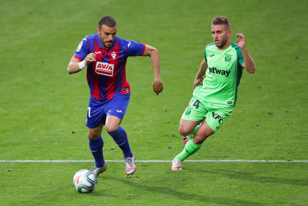 Hacia el 25’ Leganés generaba una jugada de peligro, pero Dmitrovic estuvo atento para rechazar el esférico.