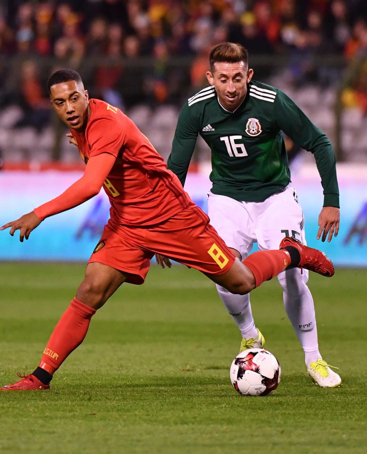 <b>Mediocampista: </b>Héctor Herrera (F.C. Porto / México)