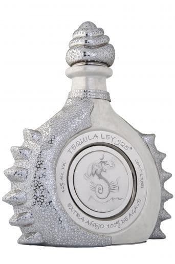 La botella de tequila más cara del mundo, hasta el momento, es el Tequila Ley .925 Diamante.