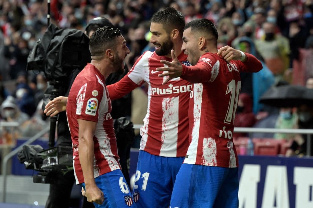 Los colchoneros no dejaron respirar al conjunto sevillano y terminan goleandolos 3-0.