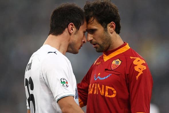 Y el Milan casi se despide del título, pues estaba a la espera de lo que pasara en el 'derby' romano.