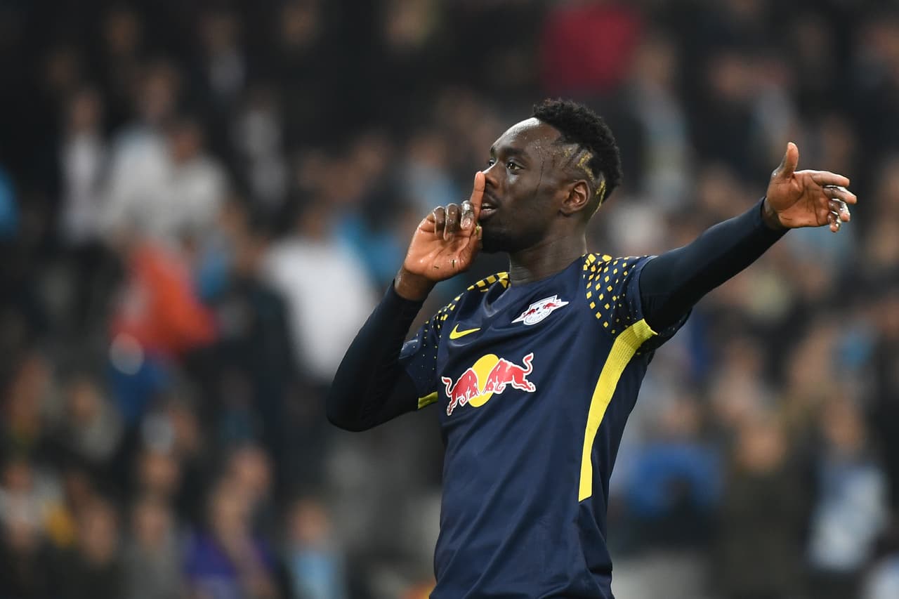 Ya en la segunda mitad, el minuto 56, la amargura volvió a posarse en el Velodrome cuando Augustin marcó el 3-2 para el Leipzig.