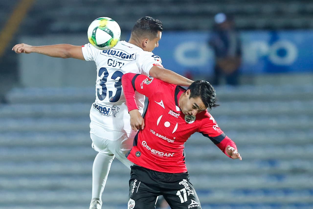 Con clima relativamente fresco se puso en marcha este partido que dejaba entrever las intenciones del equipo que ahora dirige Robert Dante Siboldi: morder primero.