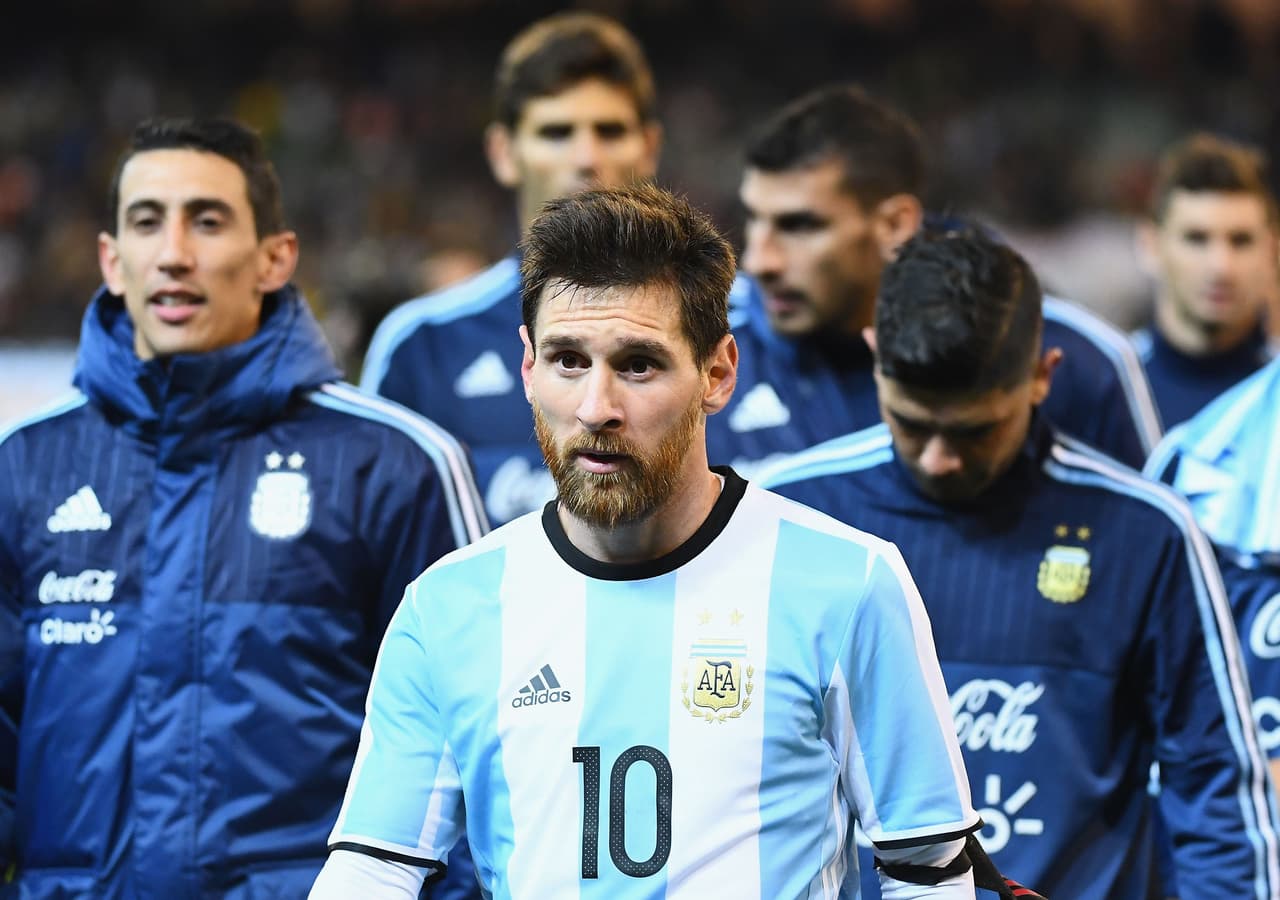 MELBOURNE, AUSTRALIA - JUNE 09: Lionel Messi of Argentina leaves the field during the Brazil Global Tour match between Brazil and Argentina at Melbourne Cricket Ground on June 9, 2017 in Melbourne, Australia. (Photo by Quinn Rooney/Getty Images)