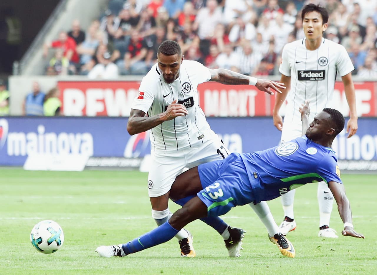 FRANKFURT AM MAIN, GERMANY - AUGUST 26: Kevin-Prince Boateng of Frankfurt is challenged by Josuha Guilavogui of Wolfsburg during the Bundesliga match between Eintracht Frankfurt and VfL Wolfsburg at Commerzbank-Arena on August 26, 2017 in Frankfurt am Main, Germany. (Photo by Alex Grimm/Bongarts/Getty Images)