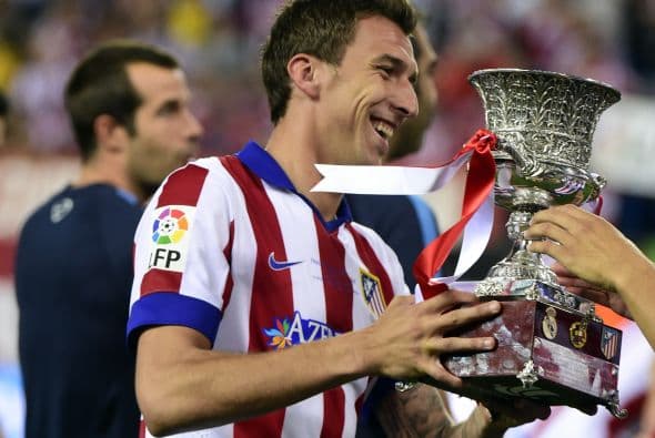 Mandzukic, autor del gol ya tiene su primer trofeo como jugador del Atlético.