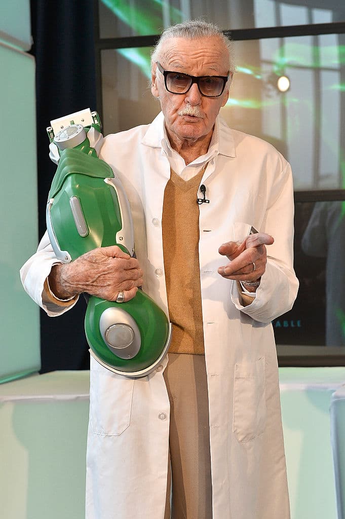 Aunque se alejó de sus deberes habituales en Marvel en los años 90, Lee siguió siendo una figura prominente en el mundo de los cómics.