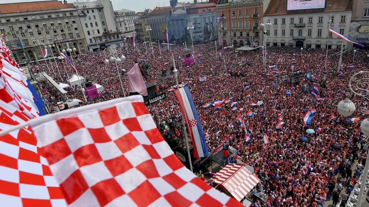 Zagreb se viste de rojo y blanco para recibir a sus subcampeones del mundo
