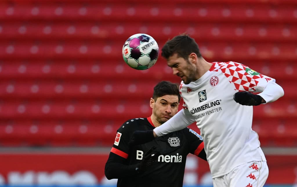 Leverkusen llegó a 36 puntos tras empatar en casa 2-2 con Mainz 05, quienes luchan por no descender.