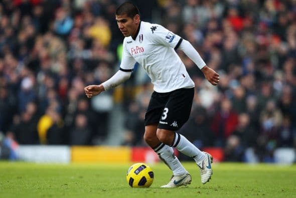 Carlos Salcido es de los mexicanos que más años han militado en Europa, Su aventura comenzó con el PSV Eindhoven por 5 años para después jugar con el Fullham de Inglaterra por 2 años más antes de regresar a México.