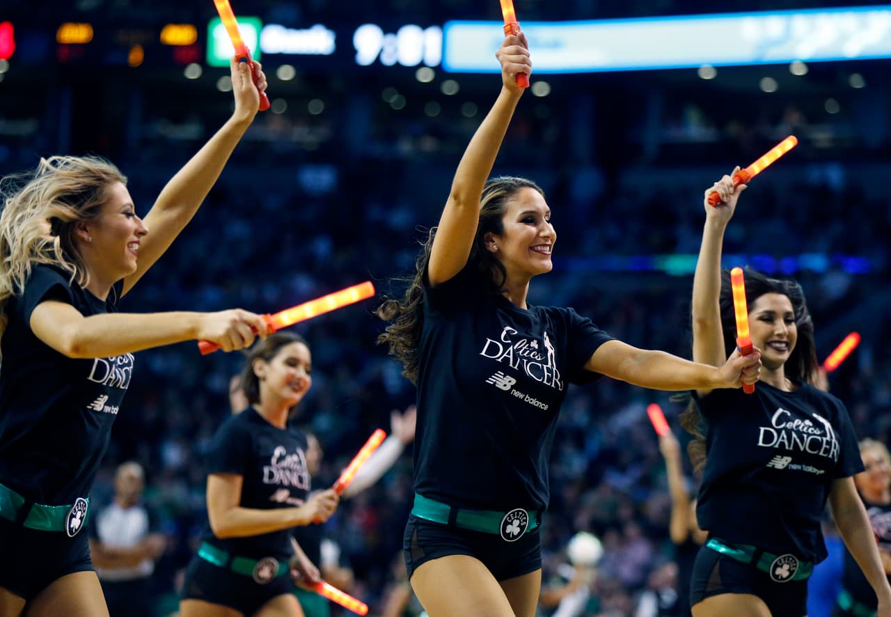 Las porristas de Boston Celtics esperan que con la sensualidad de sus bailes y su belleza sean una motivación especial para que su equipo por fin derrote a Cleveland Cavaliers en las finales de NBA.