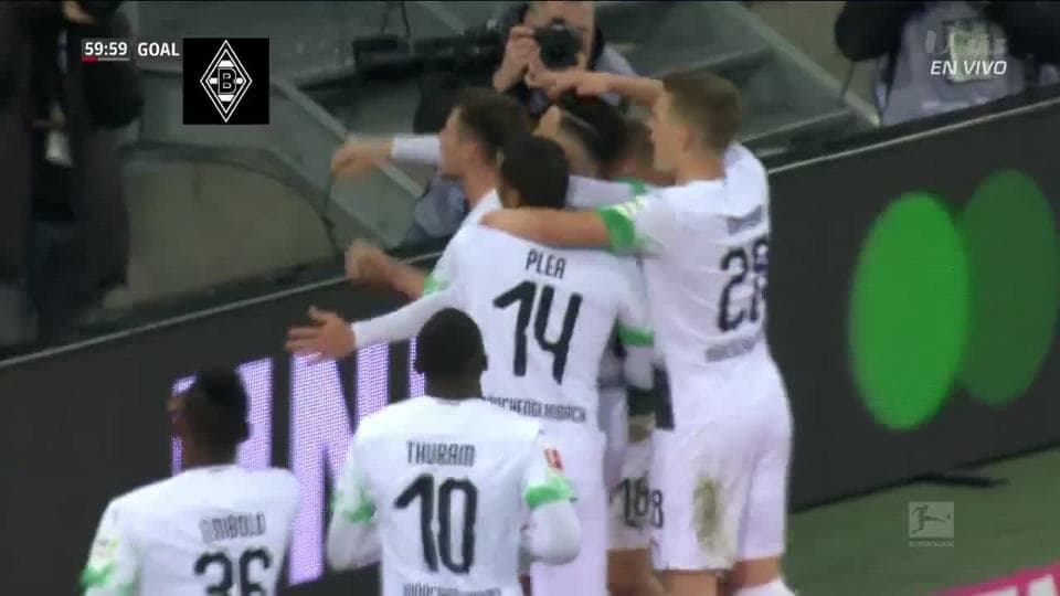 ¡GOOOL! Ramy Bensebaini anota para Borussia Mönchengladbach