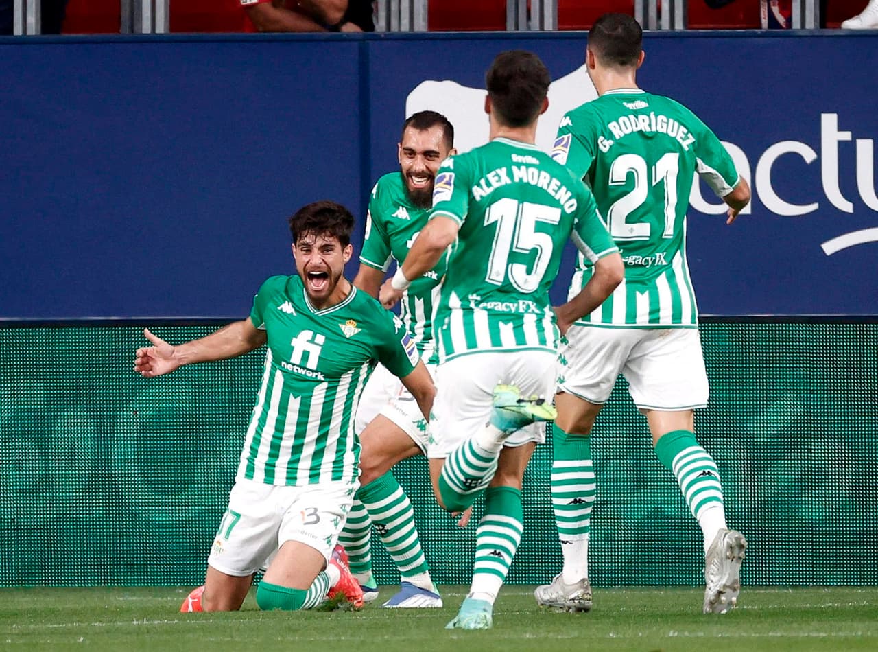 Real Betis se impone al Osasuna 3-1 con goles de Kike Hermoso (21'), Juanmi Jiménez (80') y Willian José (90+3'), mientras durante la Jornada 6 en La Liga, logrando subir a la octava posición de la tabla. El mexicano Andrés Guardado fue titular durante el partido.