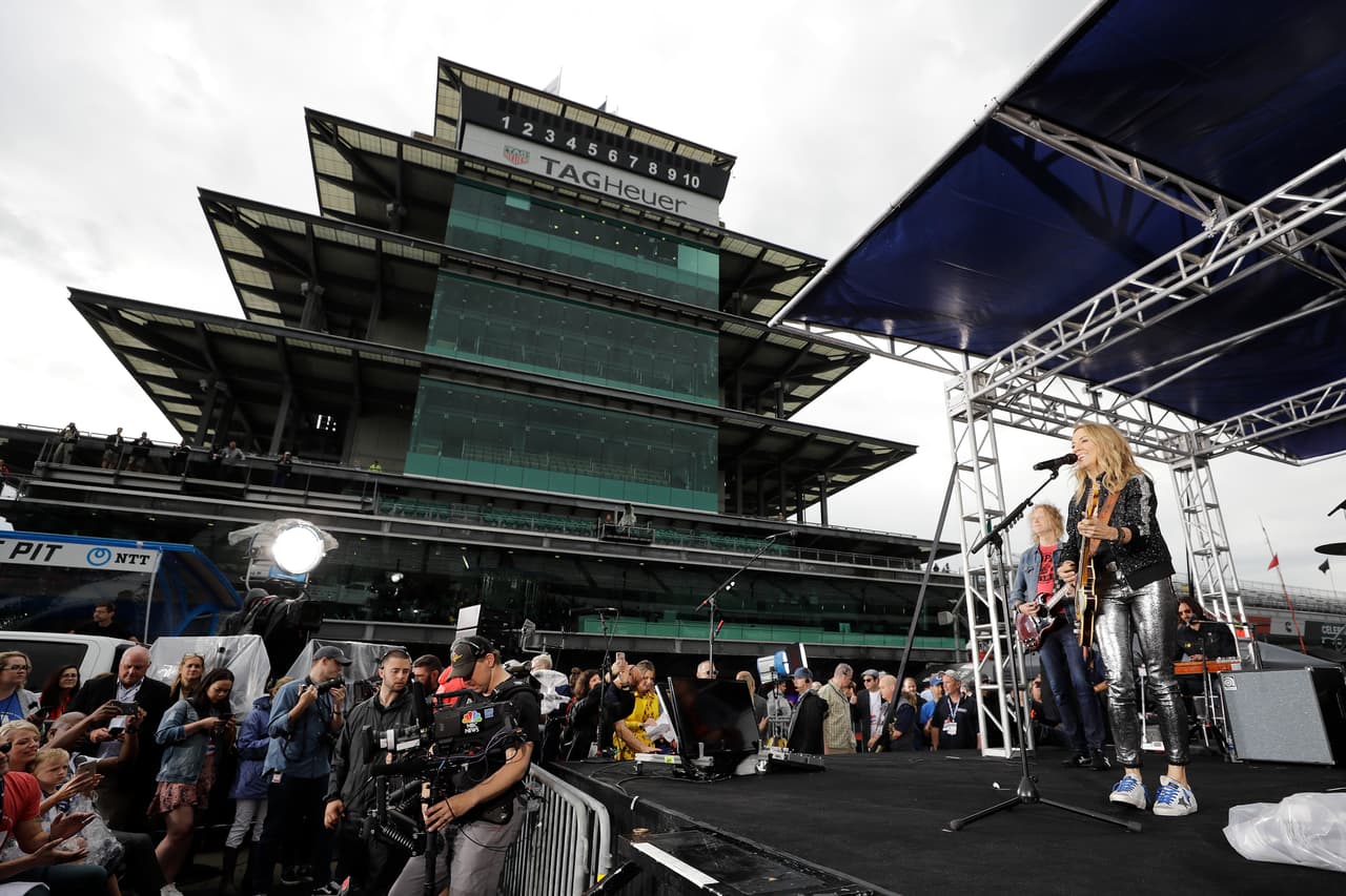 Así es como en medio del calor de las celebridades en Indianápolis se prenden las máquinas de la Indy 500 de IndyCar Series, una de las grandes carreras del automovilismo mundial.