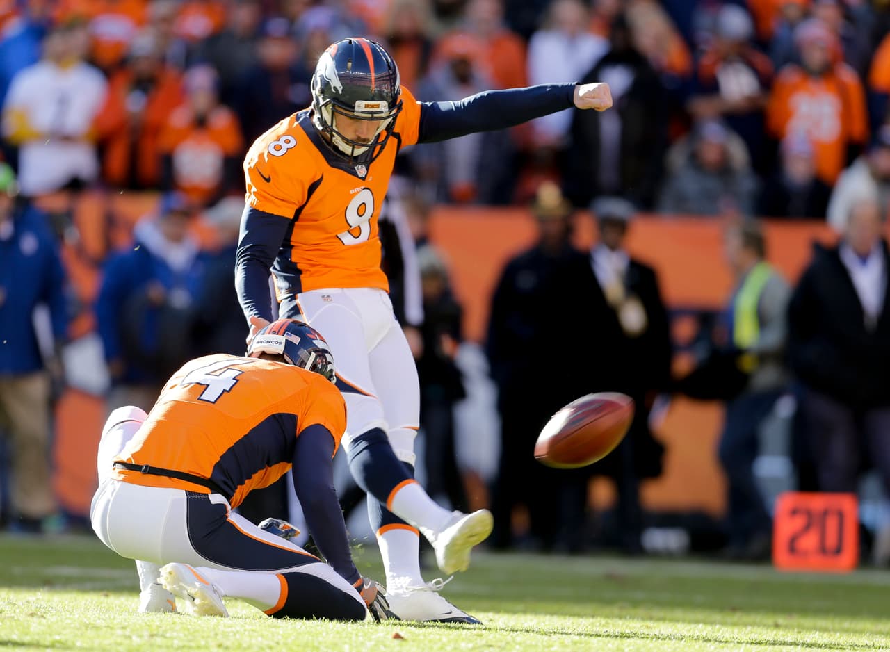 El pateador Brandon McManus conectó dos goles de campo que le dio la ventaja 6-0 a Denver en el primer cuarto.
