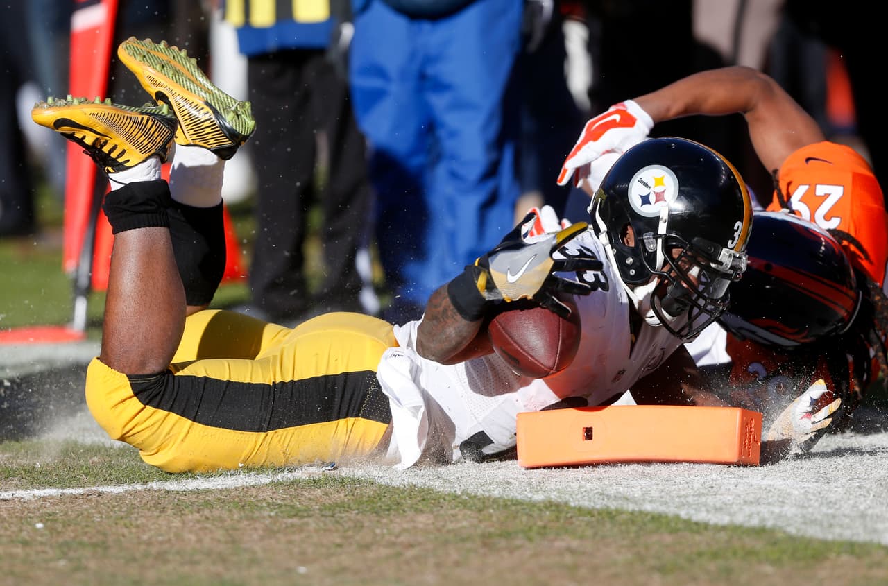 Pero una carrera de una yarda del RB Fitzgerald Toussaint le dio la ventaja a los Steelers, con el punto extra bueno 7-6.