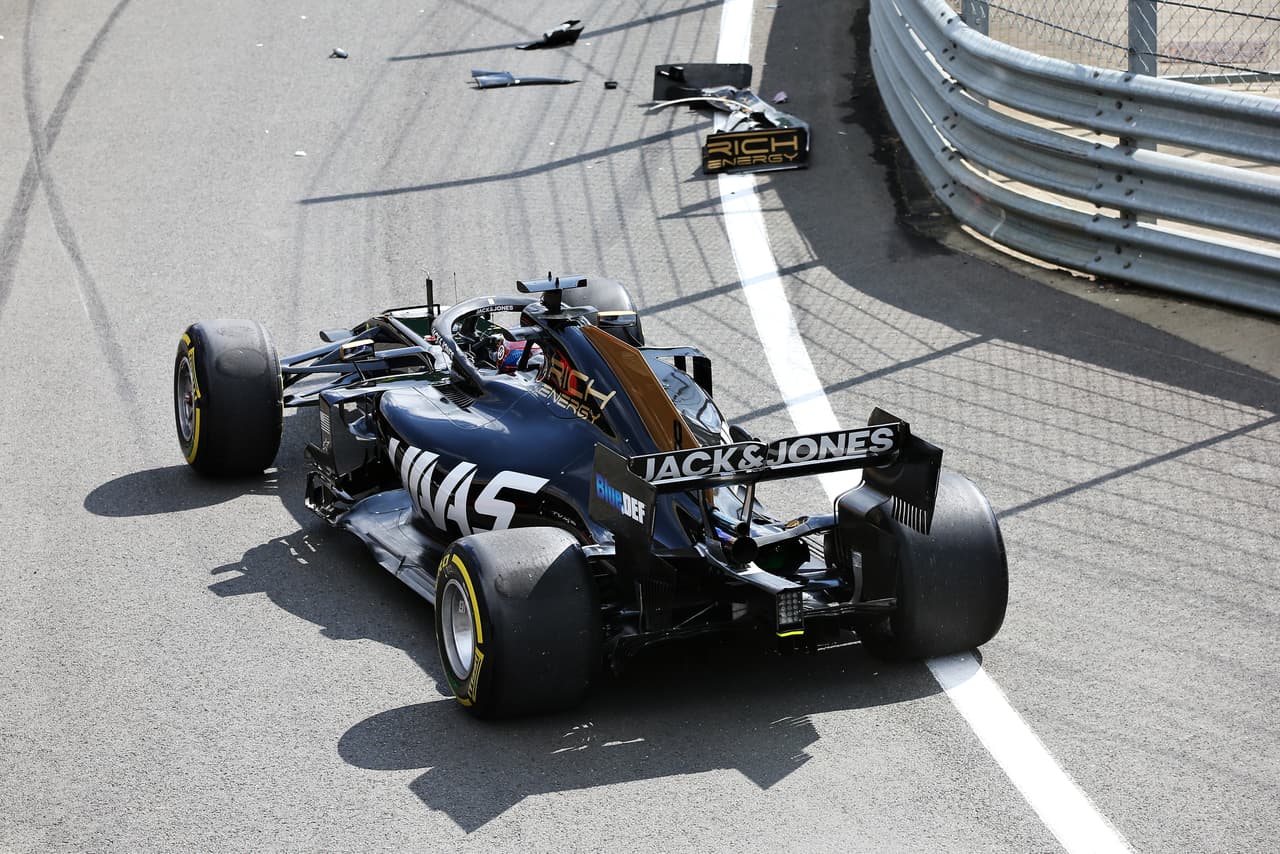 En el inicio de la acción Lewis Hamilton, Valterri Bottas y Sebastian Vettel ocuparon los tres primeros lugares, así como en la segunda sesión pero con distint orden: Vettel, Hamilton, Bottas. Por su parte, el mexicano Sergio Pérez fue octavo y noveno para ilusionarse con los puntos el domingo.