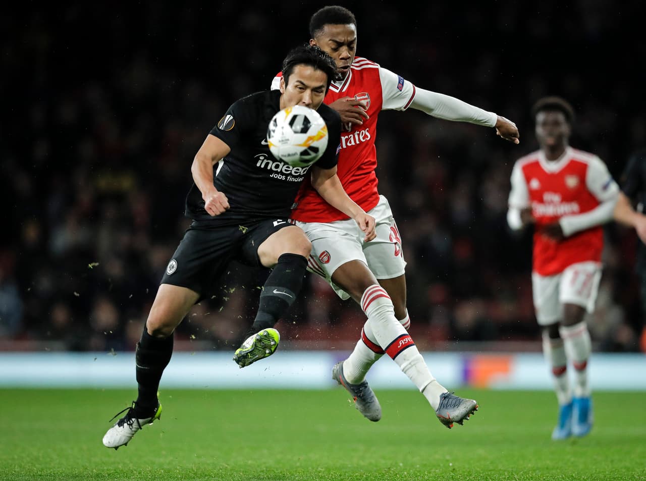 Frankfurt vence con doblete del japonés Daichi Kamada 2-1 al Arsenal en Londres. Unai Emery, director técnico del Arsenal vive momentos difíciles y más tras esta derrota.