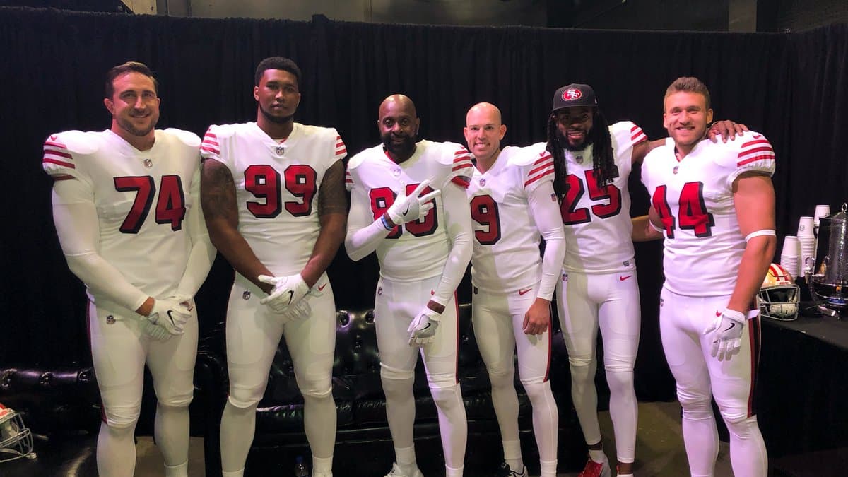 Para la campaña 2018, los San Francisco 49ers traerán de vuelta el uniforme todo blanco de la campaña 1994, de la última vez que fueron campeones en el Super Bowl XXIX.