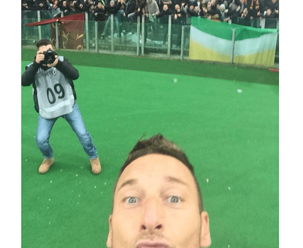 Francesco Totti fue el primero en hacer viral este festejo tras celebrar un gol con la Roma.