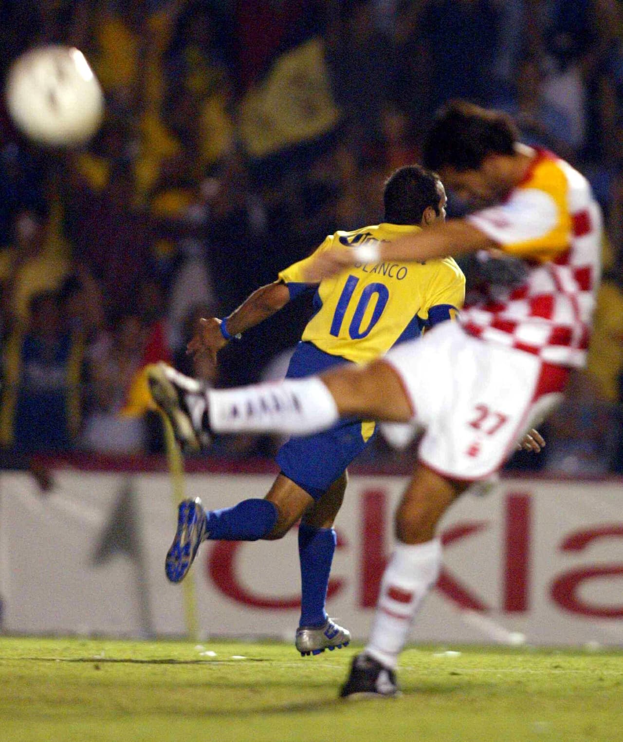 Cuauhtémoc Blanco no se anduvo con rodeos y anotó su cobro frente a José de Jesús Corona.