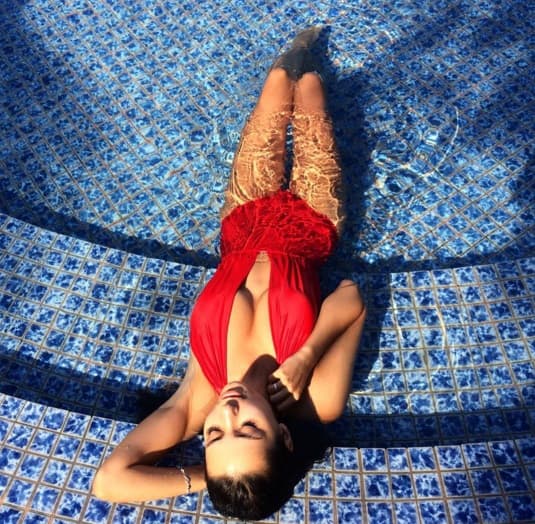 Helga es una modelo rusa que ya se prepara para el próximo mundial de fútbol que se disputará en Rusia, y sin duda será una de las novias de esa Copa del Mundo.