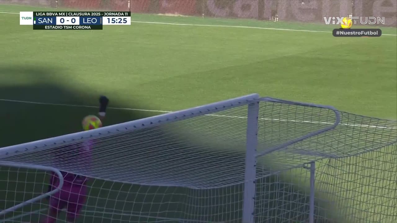 ¡El travesaño salva al Santos! Mendoza desborda por la banda para sacar el tiro