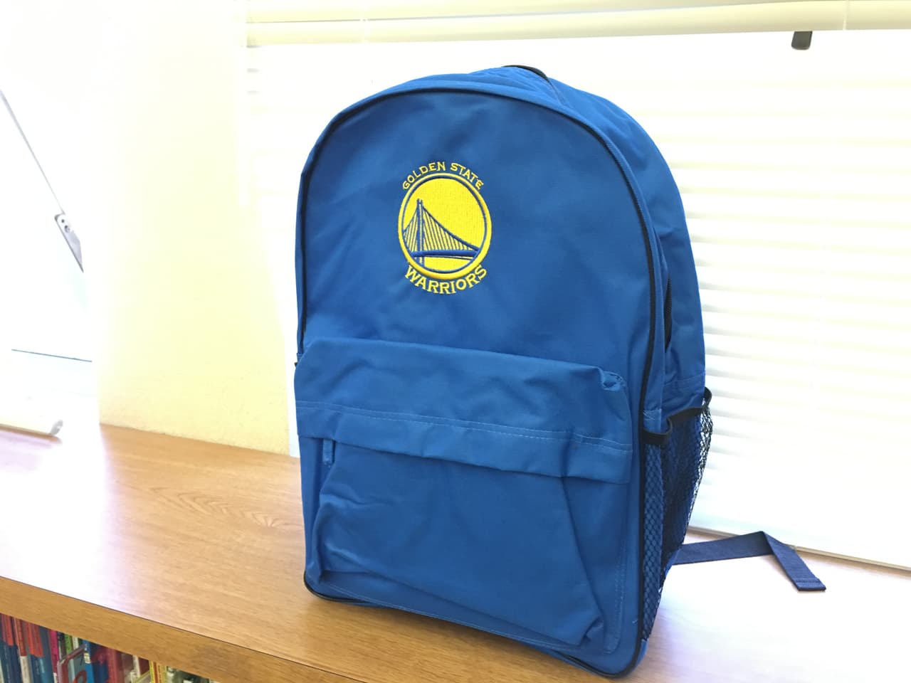 Los Warriors visitaron e inauguraron una zona de entretenimiento y estudio en una de las zonas más golpeadas de Oakland, dándole esperanza y cariño a los chicos de esta comunidad.