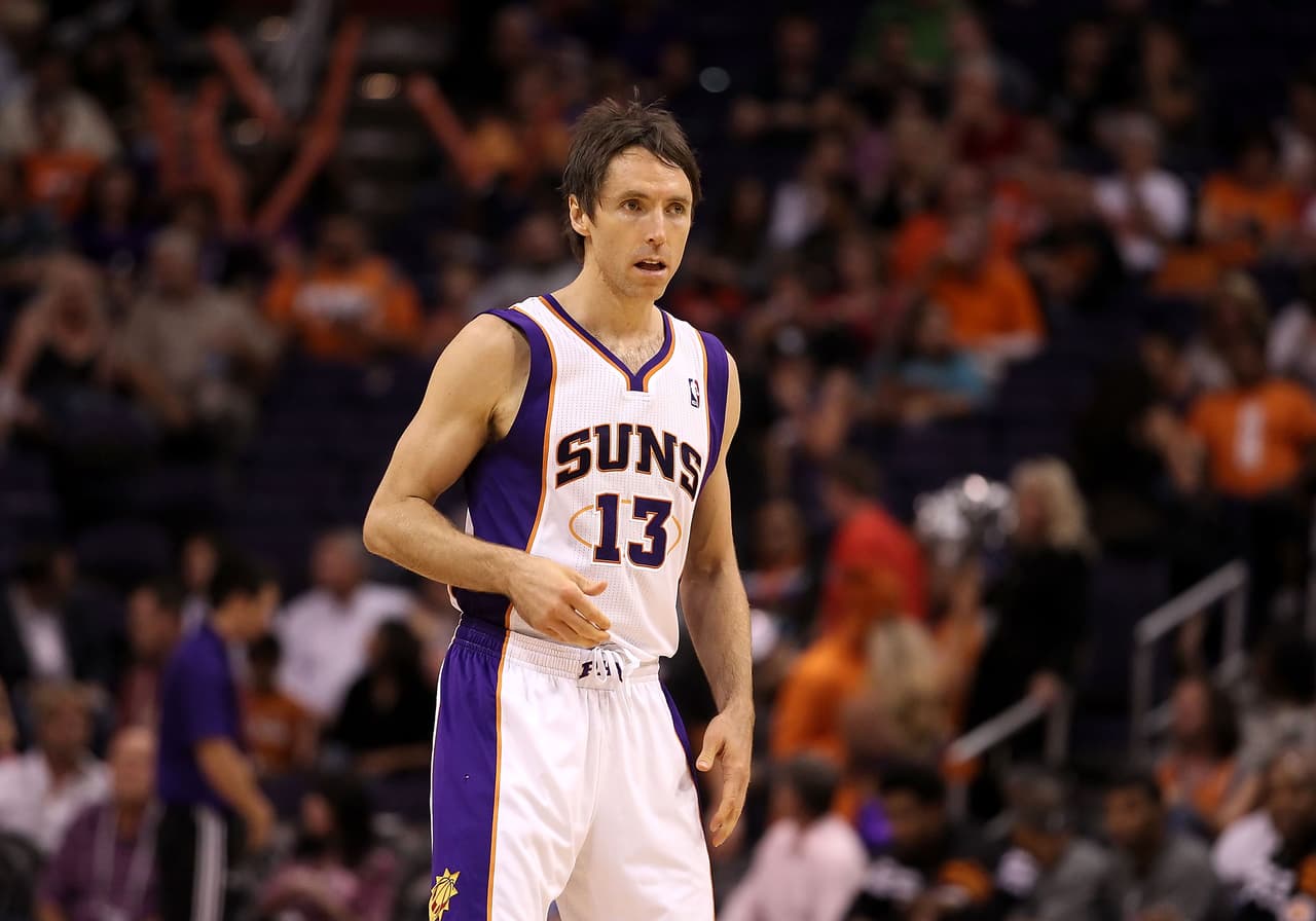 Steve Nash - El base sudafricano logró sus mejores momentos con los Phoenix Suns, quienes retiraron el 13.