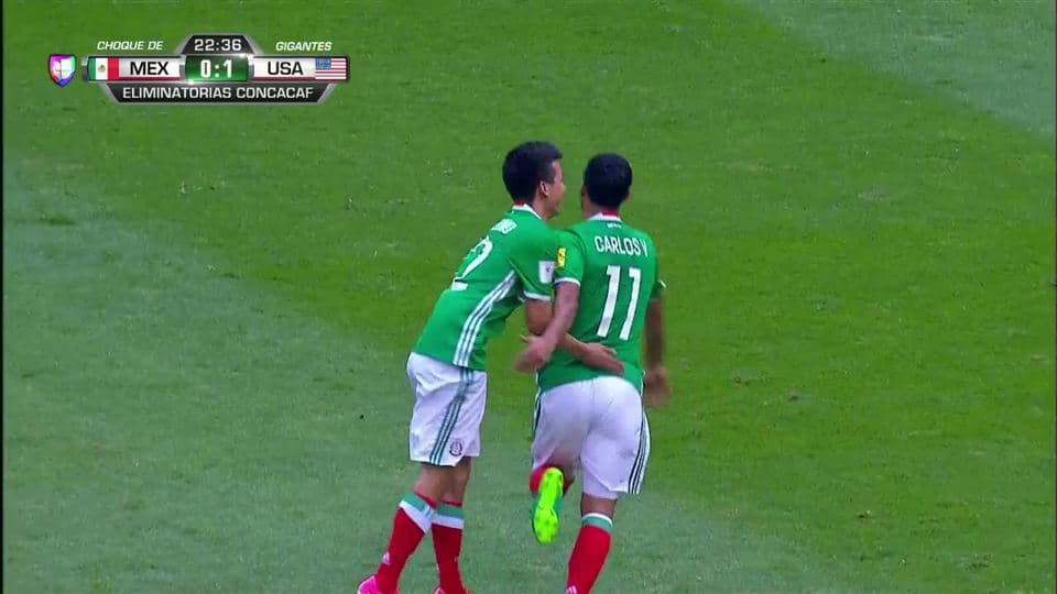 Goooolll!! Carlos Vela mete el balón y marca para Mexico