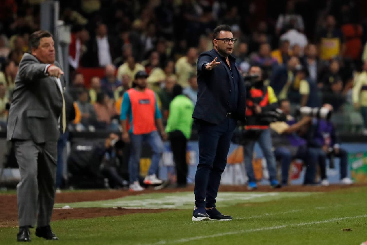 Da instrucciones a sus jugadores que han cambiado la actitud.