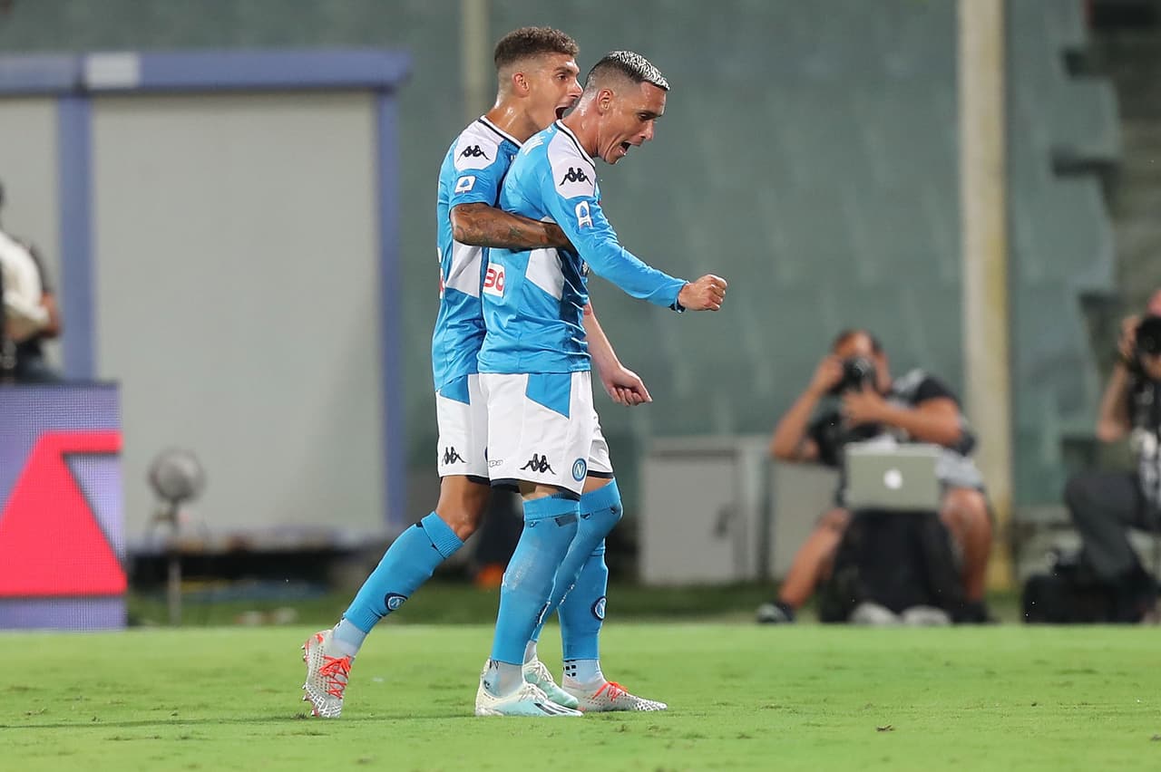 Poco le duró el gusto al conjunto local porque Jose Maria Callejon recibió un pase en los linderos del área y pateó con fuerza a palo cruzado para colocar el 3-2 a favor de la visita.