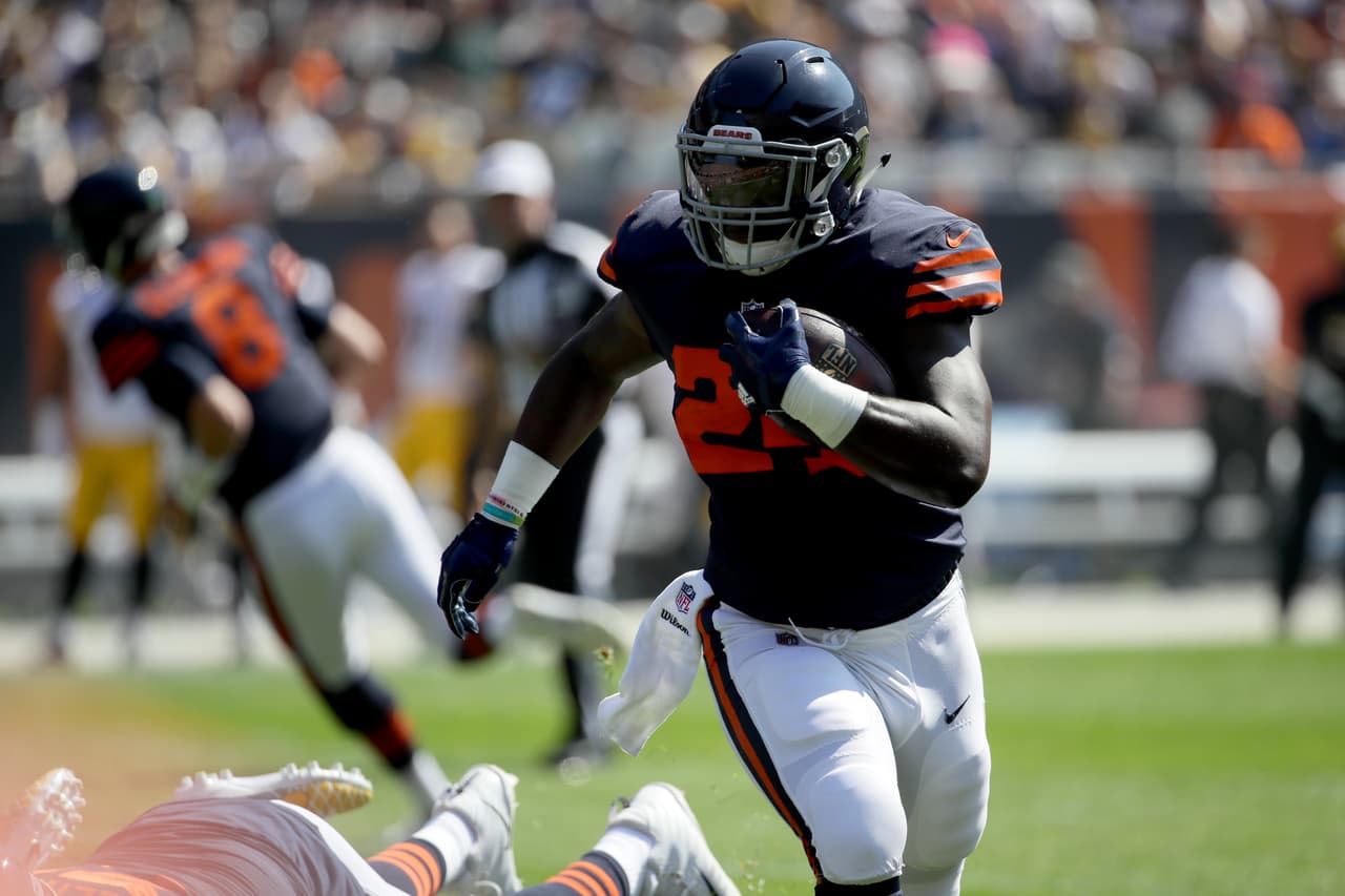 Jordan Howard, corredor de los Osos de Chicago tuvo 23 acarreos para 138 yardas y 2 anotaciones.