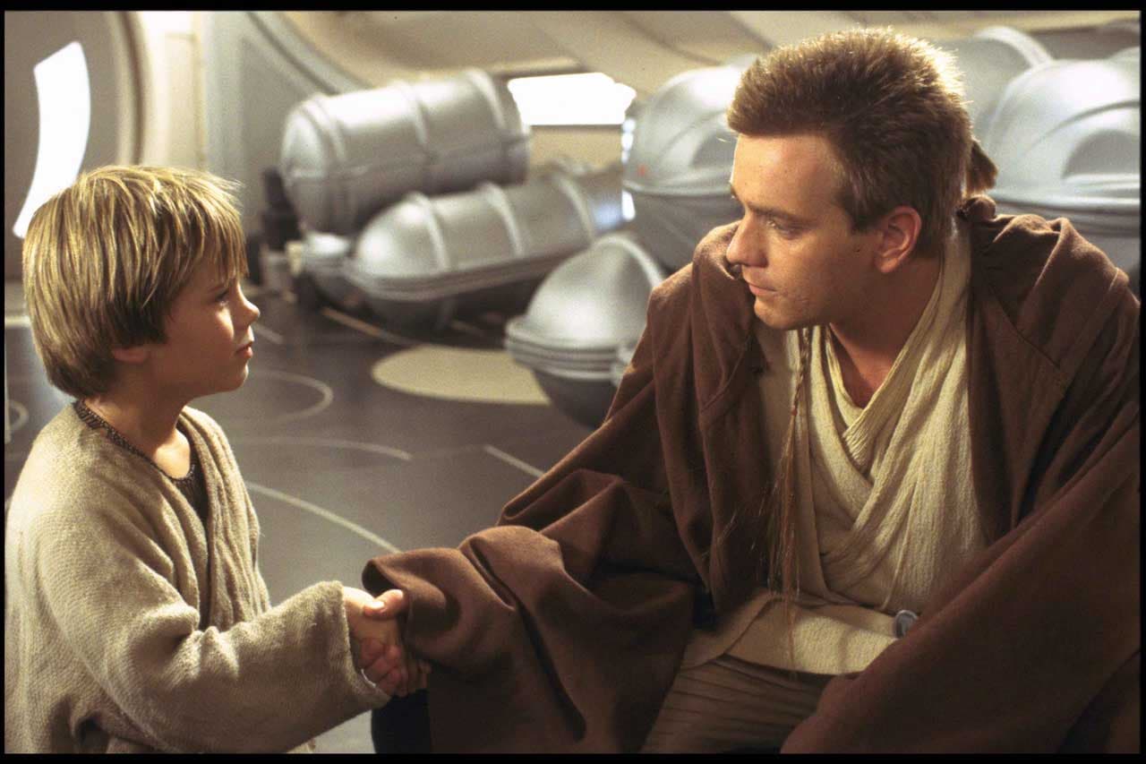 Kenobi enfrentó su mayor derrota, la caída y la corrupción de su mejor amigo y aprendiz de Jedi, Anakin Skywalker, convertido en el malvado Lord Sith Darth Vader.