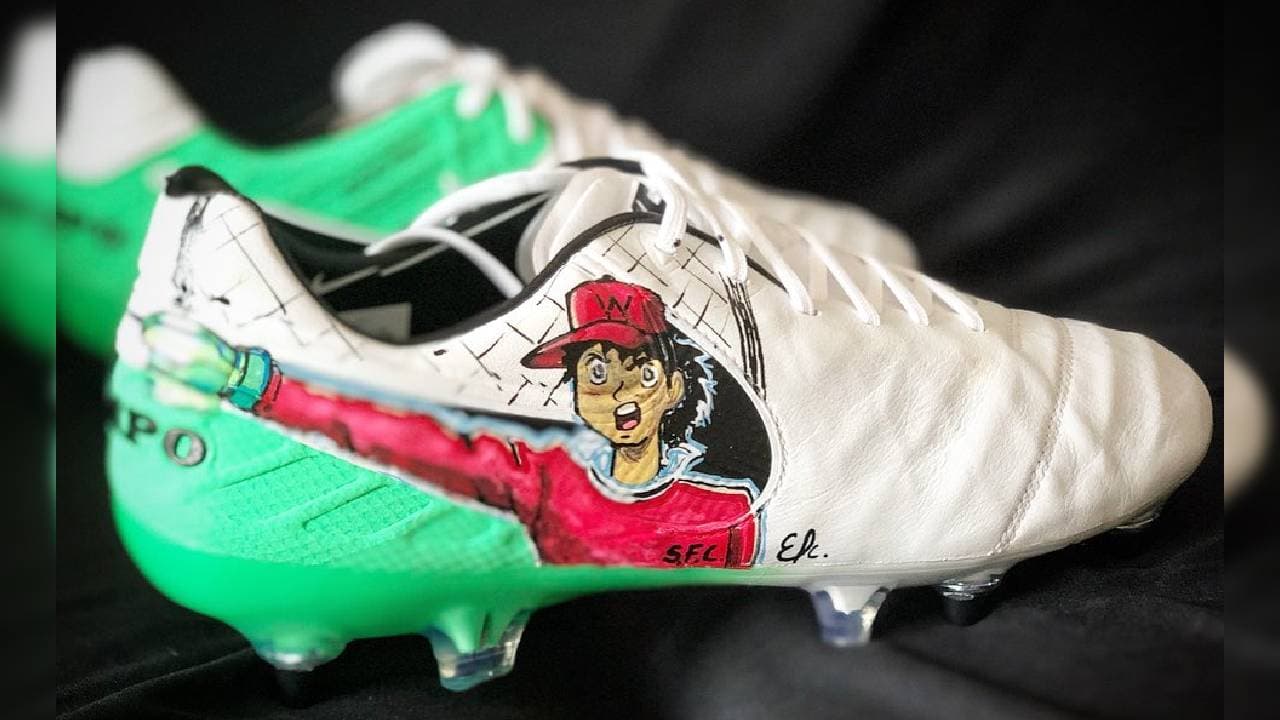 Kike Padilla fue el encargado de diseñar los increíbles tacos para futbolistas como Alan Pulido, Jair Pereira y Nicolás Vikonis. ¿Qué caricatura plasmarías en tus tenis para brillar en el terreno de juego?