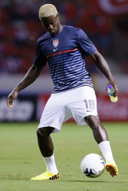 Eddie Johson:El delantero es amante del peróxido como lo podemos ver aquí. Mira aquí los videos más chismosos.